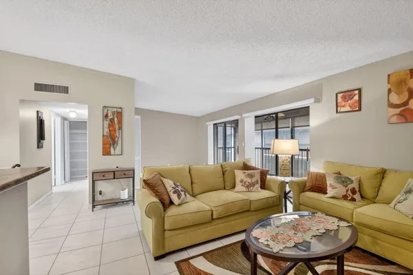 $130,000 | 15488 Lakes Of Delray Boulevard, Unit 207, Delray Beach, FL 33484