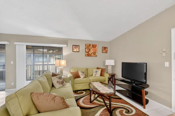 $130,000 | 15488 Lakes Of Delray Boulevard, Unit 207, Delray Beach, FL 33484