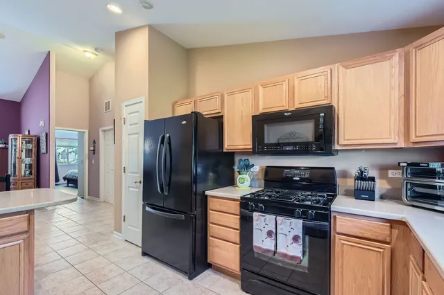 $384,900 | 3105 Saganashkee Lane, Naperville, IL 60564