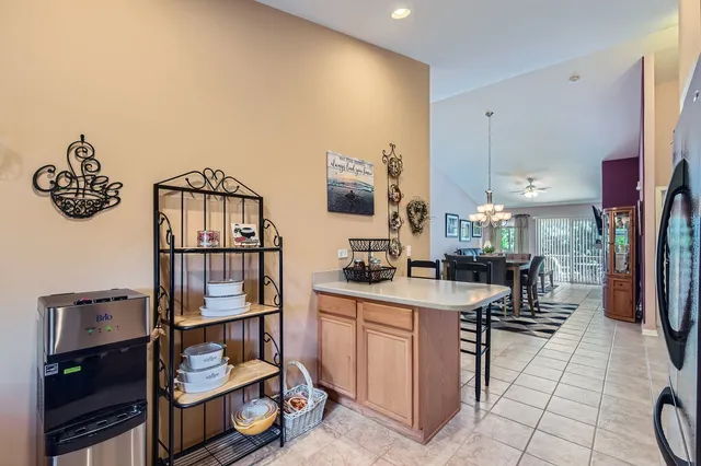 $384,900 | 3105 Saganashkee Lane, Naperville, IL 60564