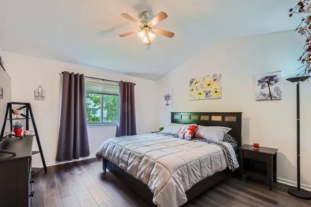 $384,900 | 3105 Saganashkee Lane, Naperville, IL 60564