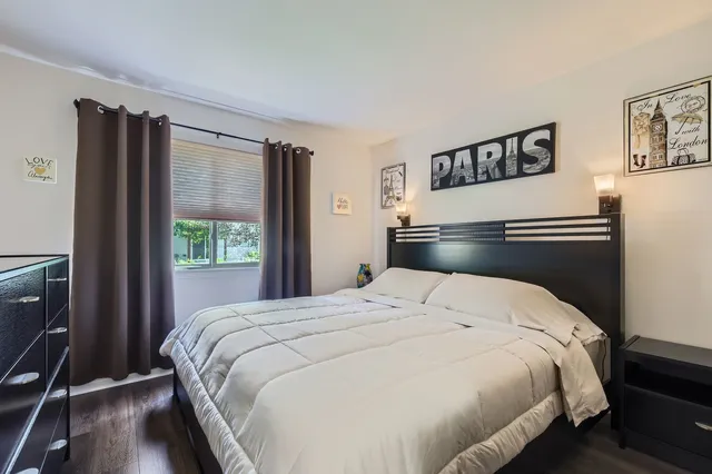 $384,900 | 3105 Saganashkee Lane, Naperville, IL 60564