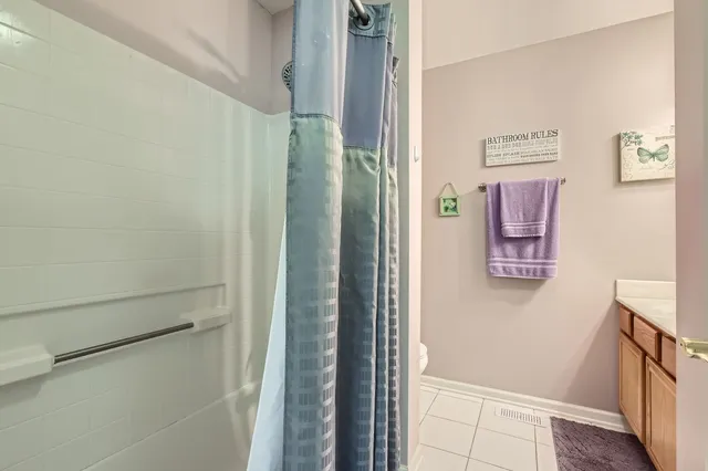 $384,900 | 3105 Saganashkee Lane, Naperville, IL 60564