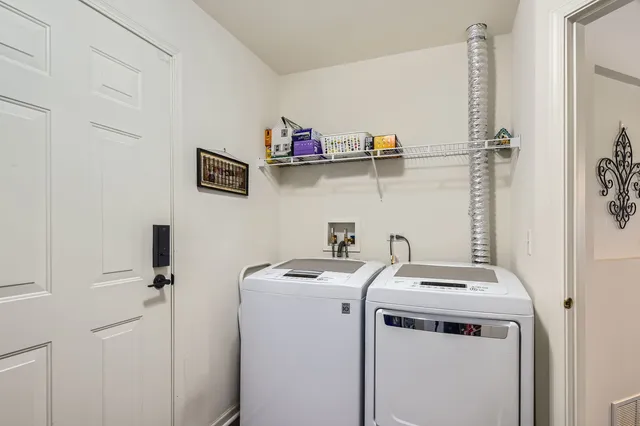 $384,900 | 3105 Saganashkee Lane, Naperville, IL 60564