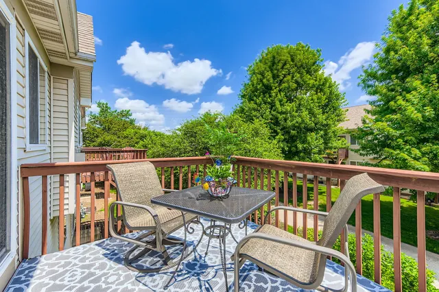 $384,900 | 3105 Saganashkee Lane, Naperville, IL 60564