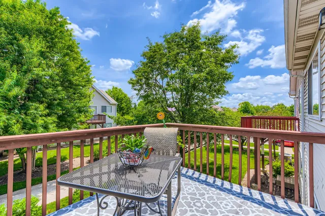 $384,900 | 3105 Saganashkee Lane, Naperville, IL 60564