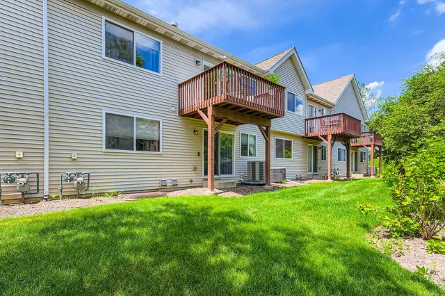 $384,900 | 3105 Saganashkee Lane, Naperville, IL 60564