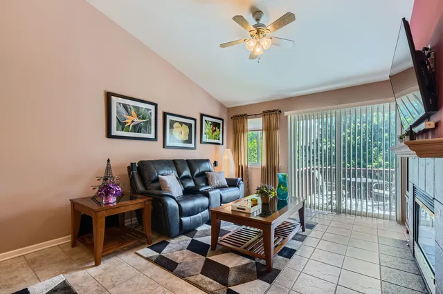 $384,900 | 3105 Saganashkee Lane, Naperville, IL 60564