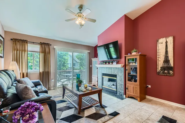 $384,900 | 3105 Saganashkee Lane, Naperville, IL 60564