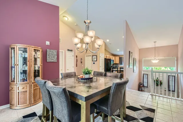 $384,900 | 3105 Saganashkee Lane, Naperville, IL 60564