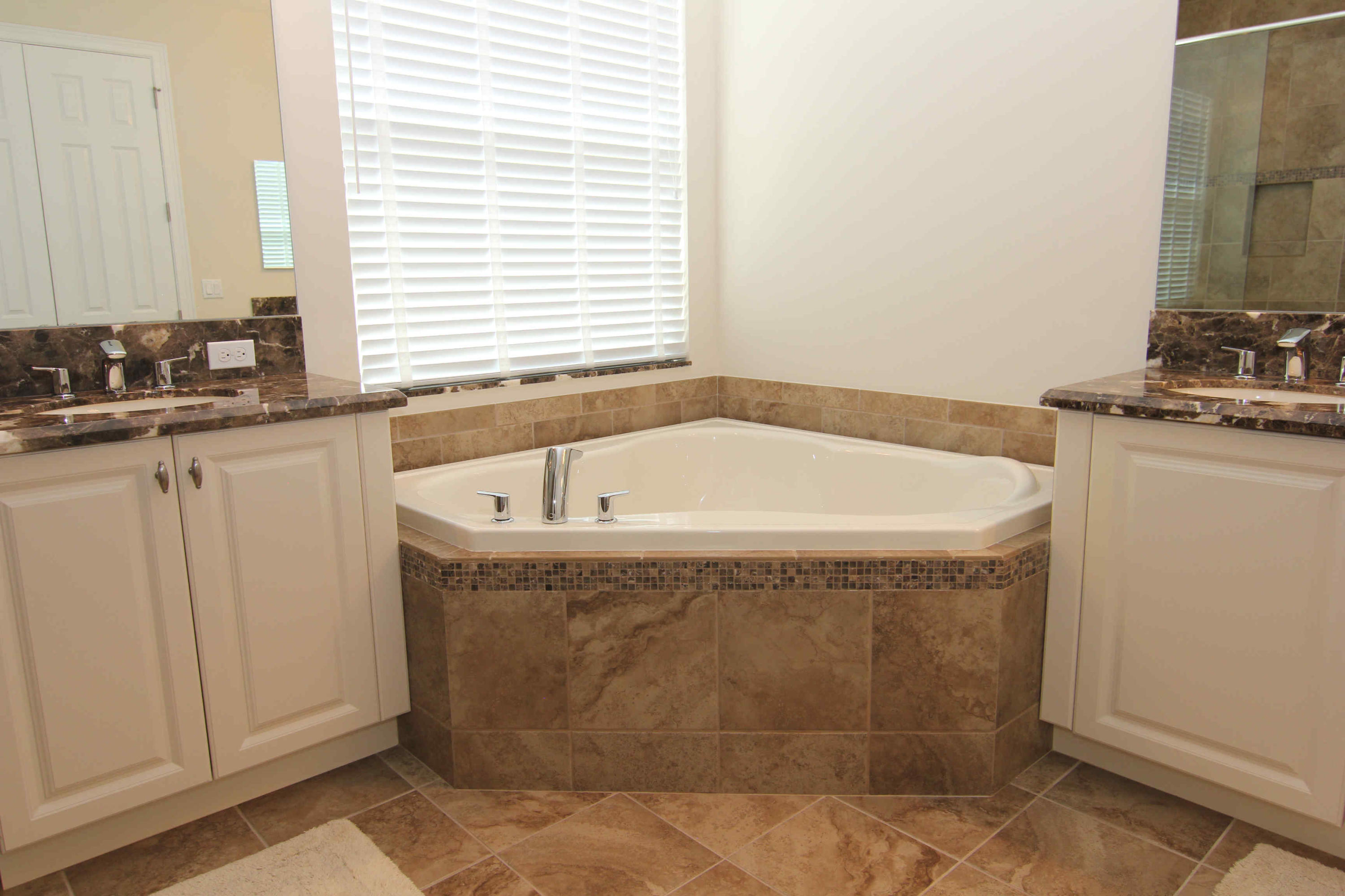 9487 Eden Roc Court Delray Beach, FL 33446 - Photo 26 of 41 Soaking Tub
