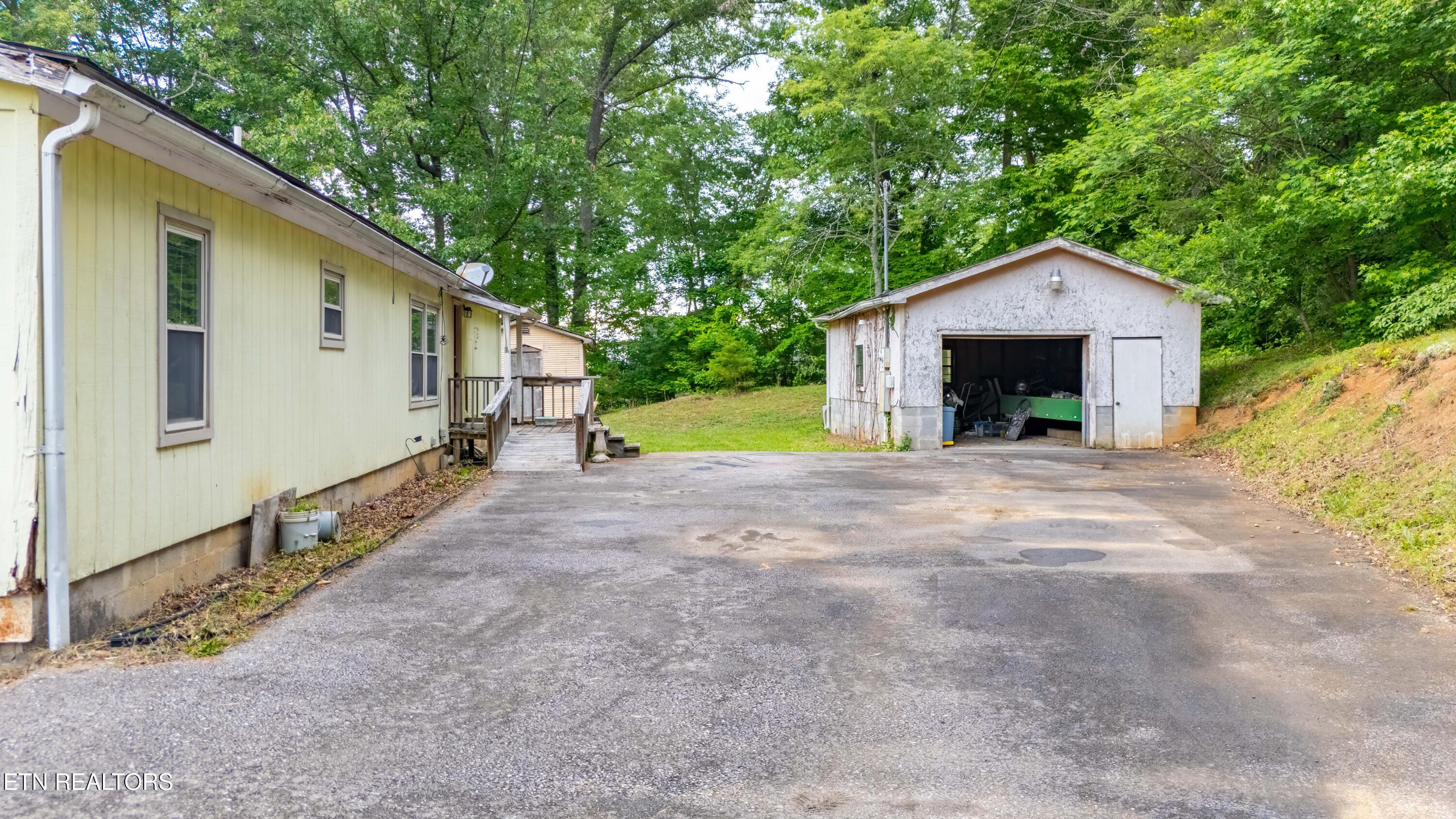 208 Morning Cove Road Kingston, TN 37763 - Photo 6 of 23 DJI_20260511111936_0506_D-HDR-Edit