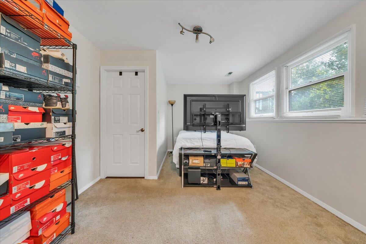 7851 Cedar Edge Road Roanoke, VA 24018 - Photo 28 of 44 a room with furniture and gym equipment