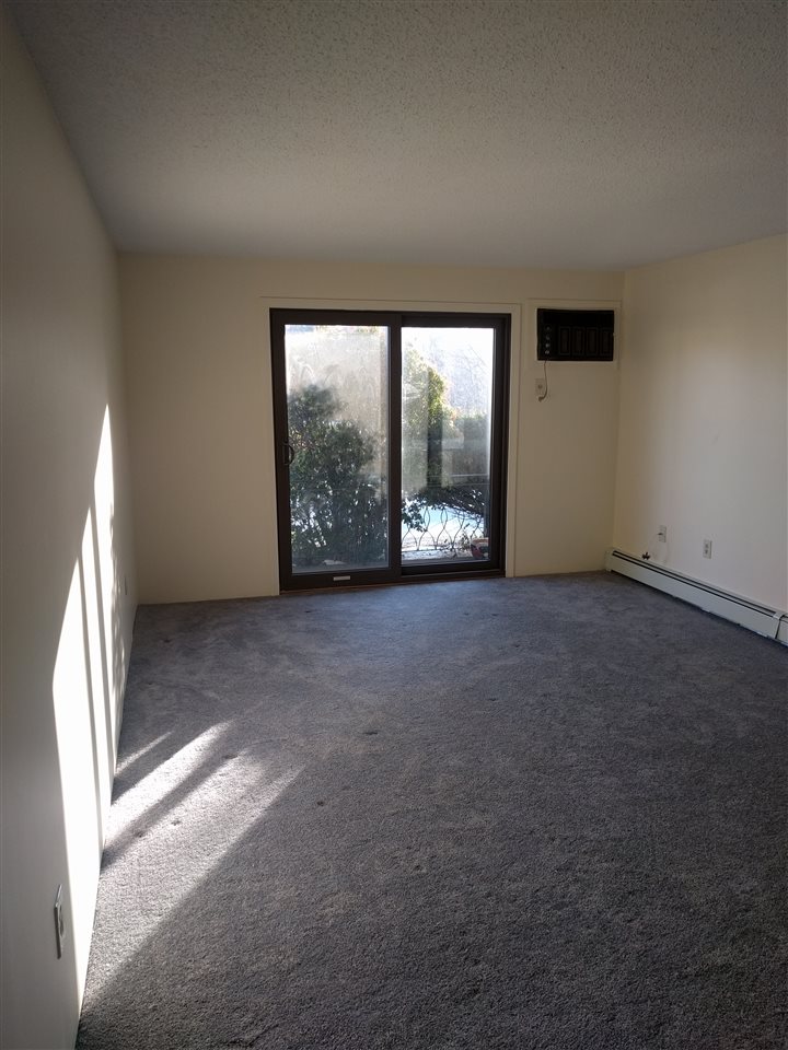 8 Strawberry Bank Road, Unit 1 Nashua, NH 03062 - Photo 4 of 22