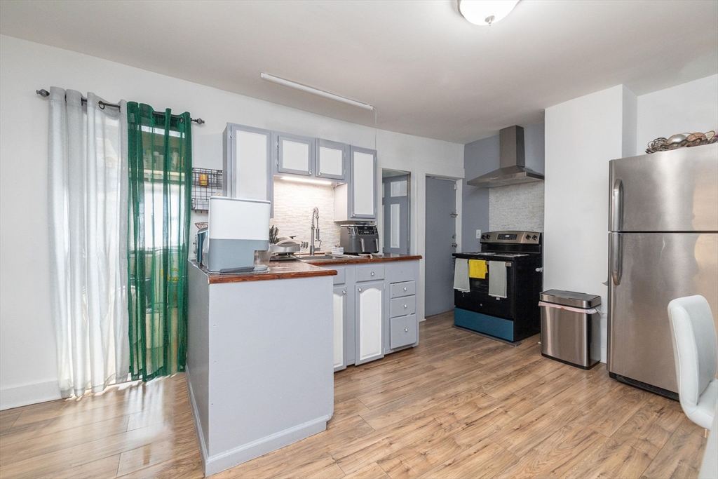 151 Monroe Street Springfield, MA 01109 - Photo 5 of 11 Gallery Image 5