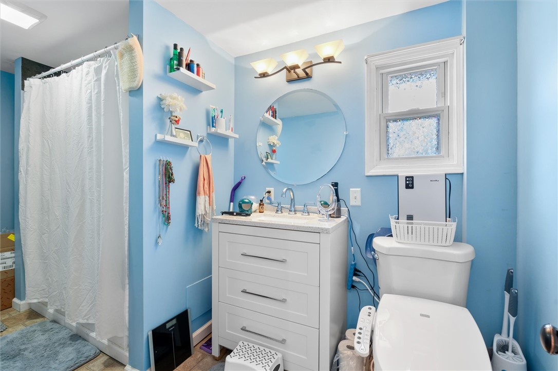 68 Garrow Street Auburn, NY 13021 - Photo 24 of 41 Upstairs full bathroom