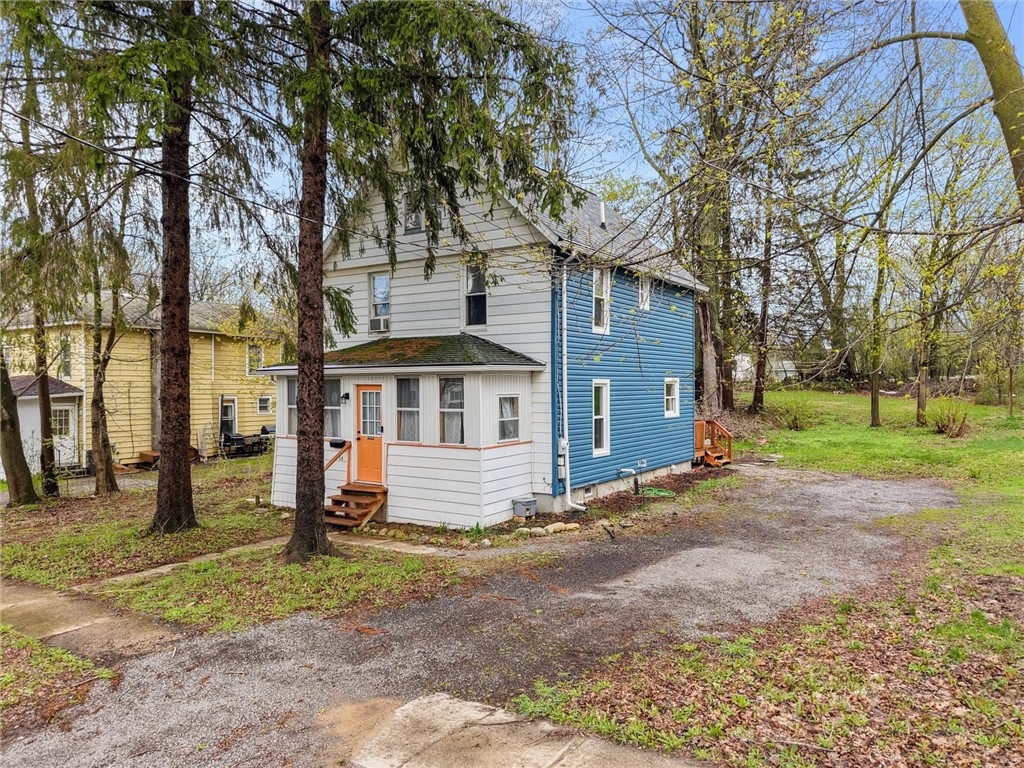68 Garrow Street Auburn, NY 13021 - Photo 6 of 41 Driveway