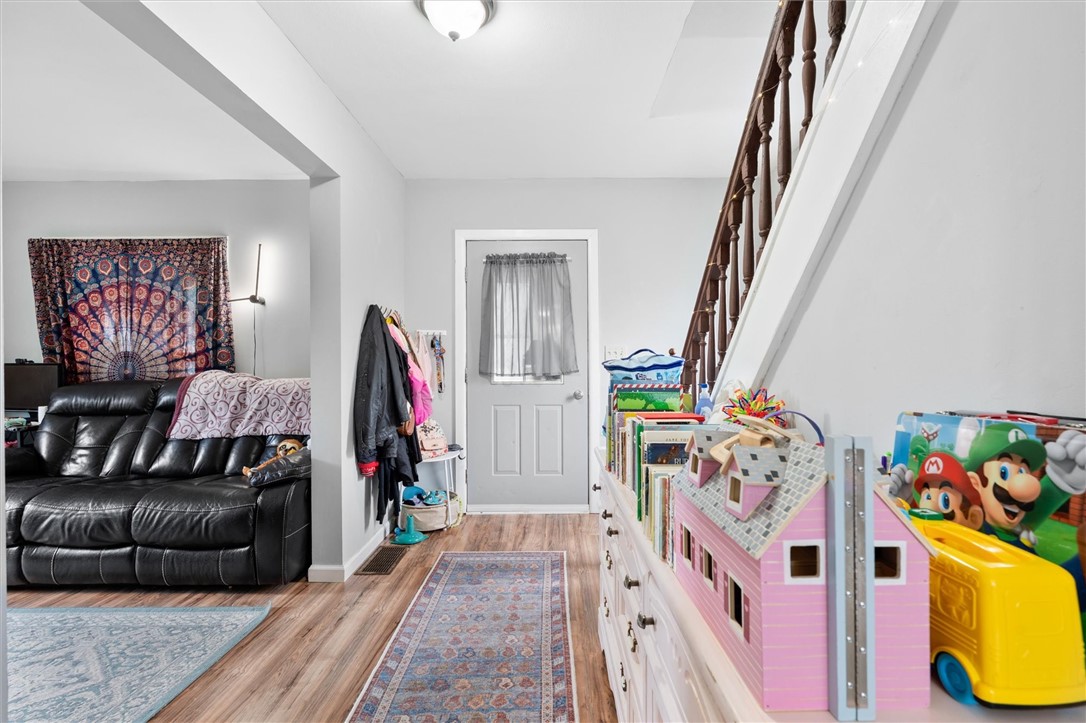 68 Garrow Street Auburn, NY 13021 - Photo 9 of 41 Entry/Foyer