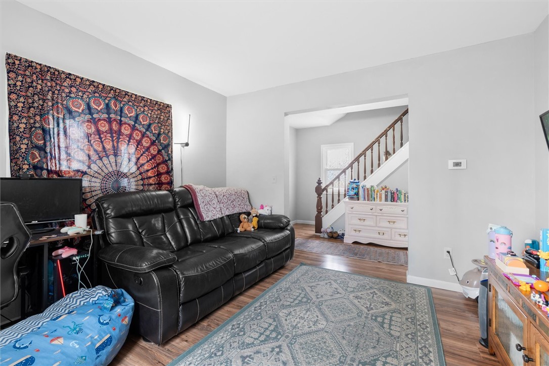 68 Garrow Street Auburn, NY 13021 - Photo 10 of 41 Living Room