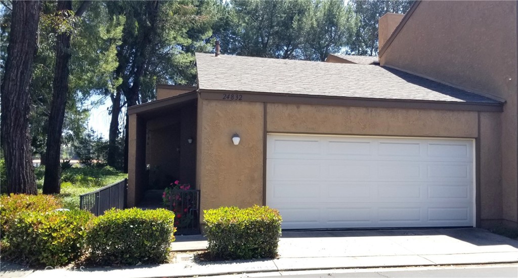 An "End Unit" home with lots of greenery and space all around. Shares one common wall with the neighbor. Large two car garage for cars and storage. Tucked in the back of the cul-de-sac.
