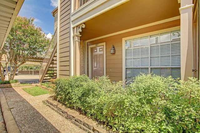 $1,700 | 1860 White Oak Drive, Unit 363, Houston, TX 77009