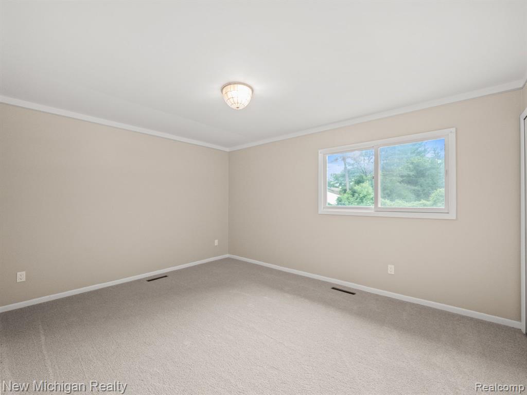 29617 Geraldine Road Farmington Hills, MI 48336 - Photo 14 of 25