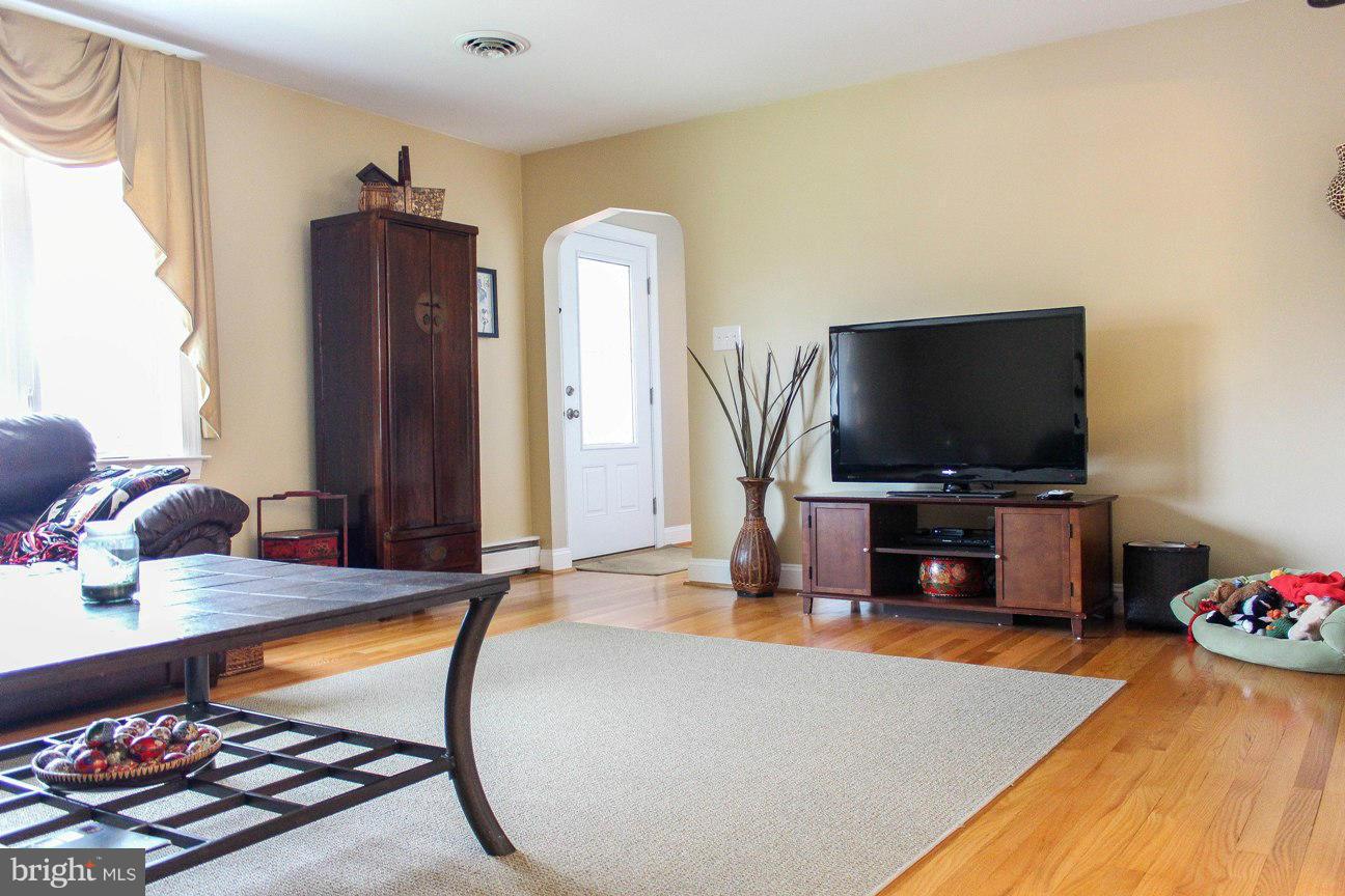 39982 Ben Morgan Road Leonardtown, MD 20650 - Photo 20 of 29 Living Room