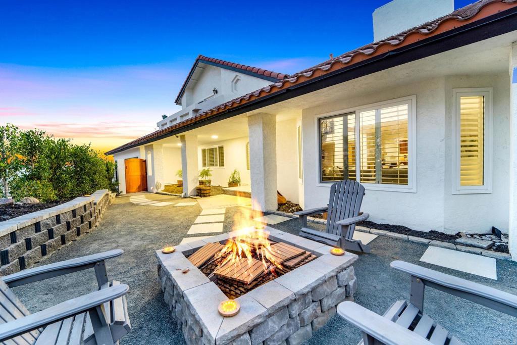 7056 Del Cerro Boulevard San Diego, CA 92120 - Photo 31 of 34 a living room with furniture