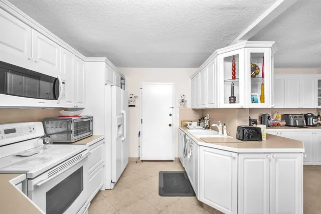 $310,000 | 800 Northeast 195th Street, Unit 601, Miami, FL 33179