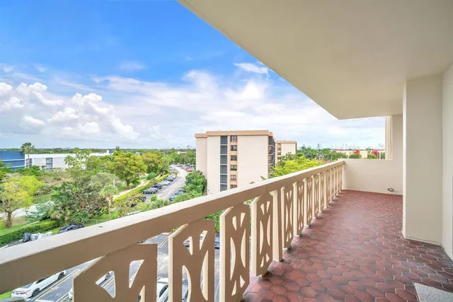 $310,000 | 800 Northeast 195th Street, Unit 601, Miami, FL 33179