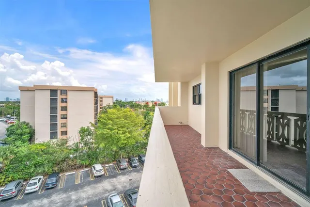 $310,000 | 800 Northeast 195th Street, Unit 601, Miami, FL 33179