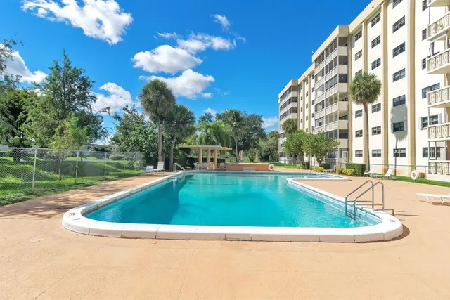 $310,000 | 800 Northeast 195th Street, Unit 601, Miami, FL 33179