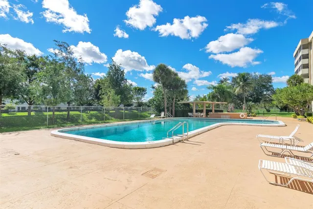 $310,000 | 800 Northeast 195th Street, Unit 601, Miami, FL 33179