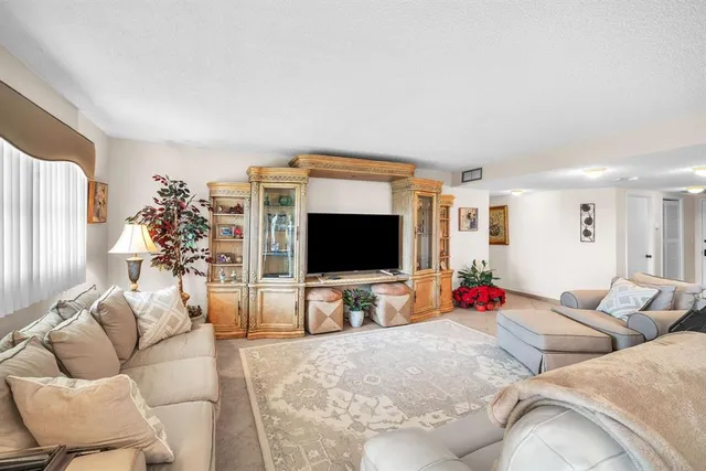 $310,000 | 800 Northeast 195th Street, Unit 601, Miami, FL 33179