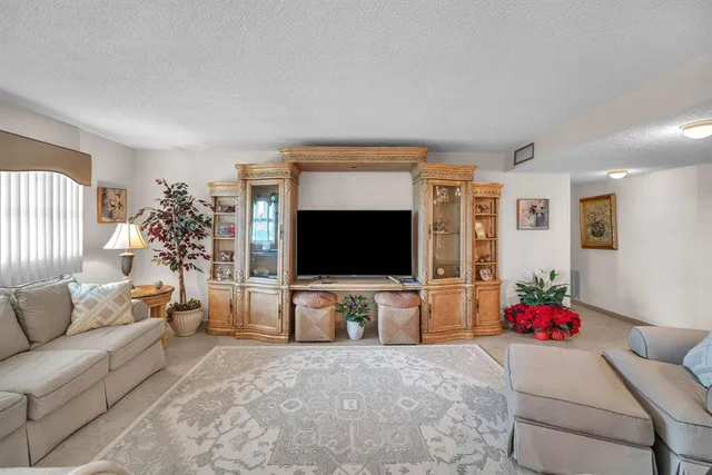 $310,000 | 800 Northeast 195th Street, Unit 601, Miami, FL 33179