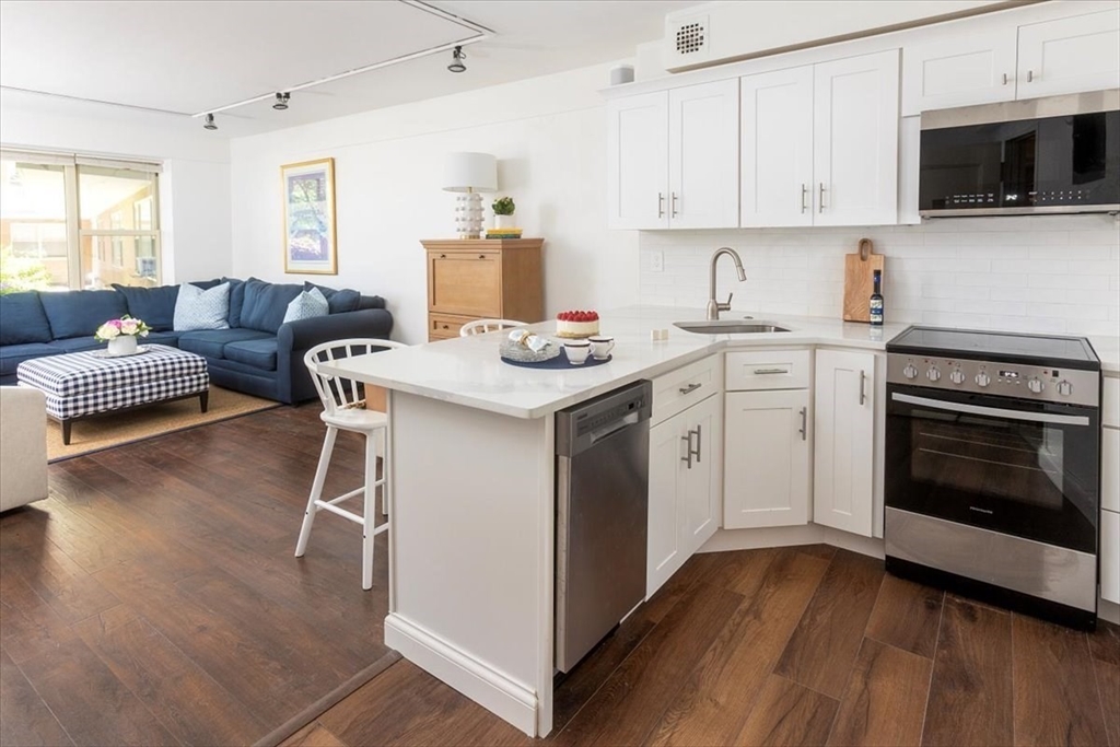 145 Pinckney Street, Unit 102 Boston, MA 02114 - Photo 2 of 8