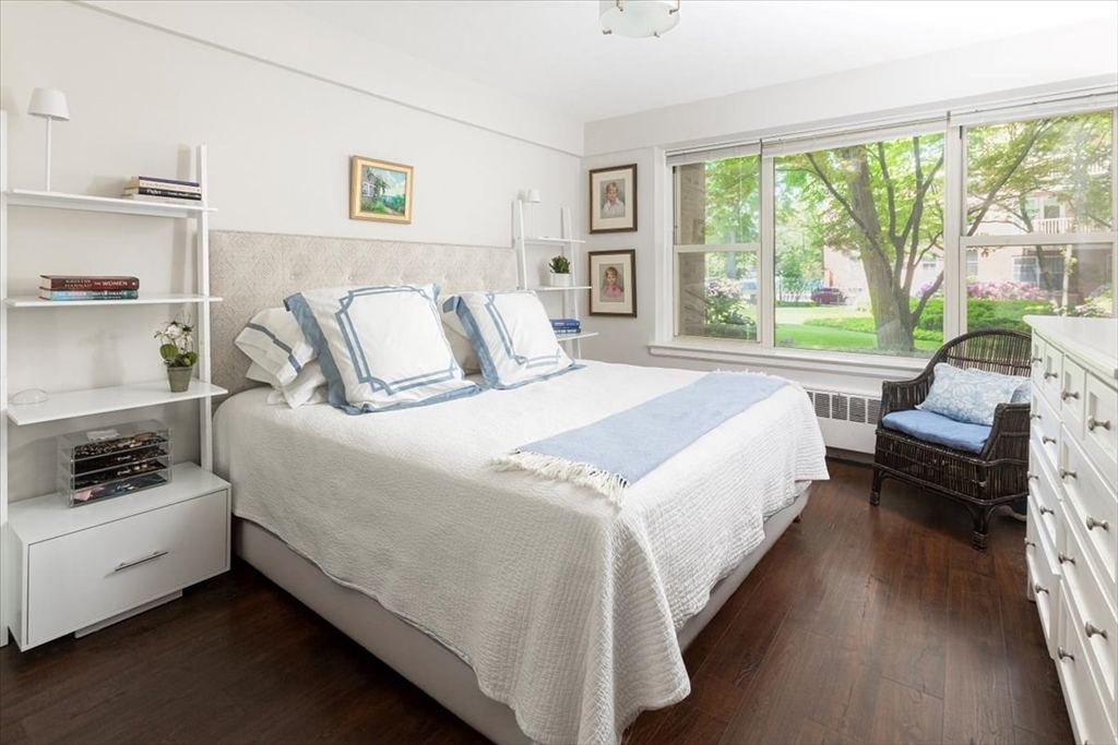 145 Pinckney Street, Unit 102 Boston, MA 02114 - Photo 3 of 8