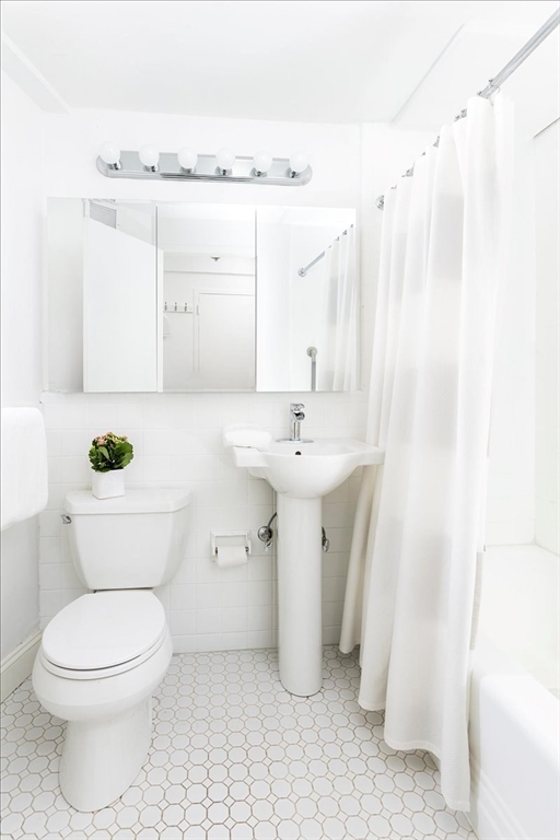 145 Pinckney Street, Unit 102 Boston, MA 02114 - Photo 4 of 8