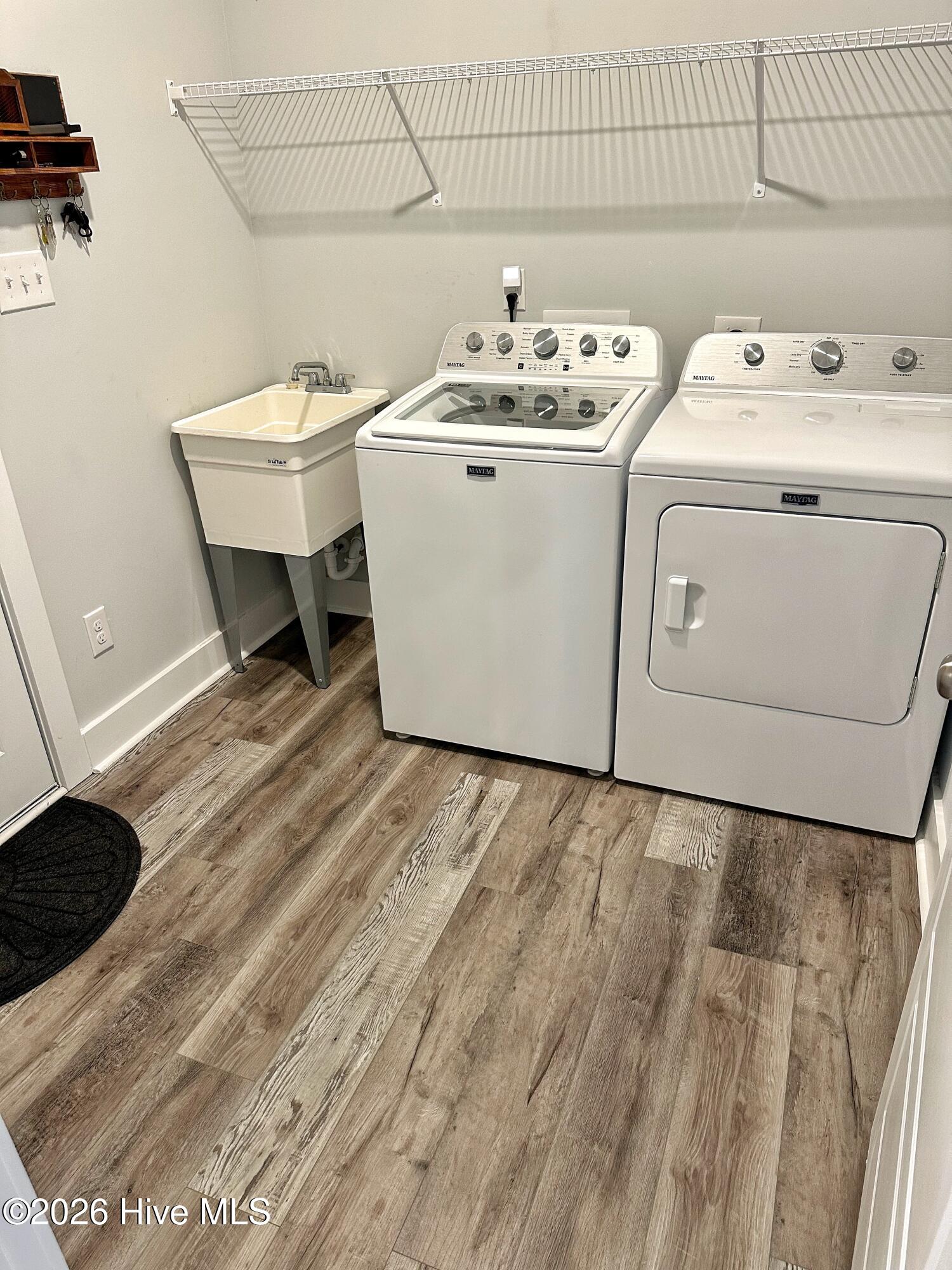 211 Baker Road Hubert, NC 28539 - Photo 26 of 49 Laundry