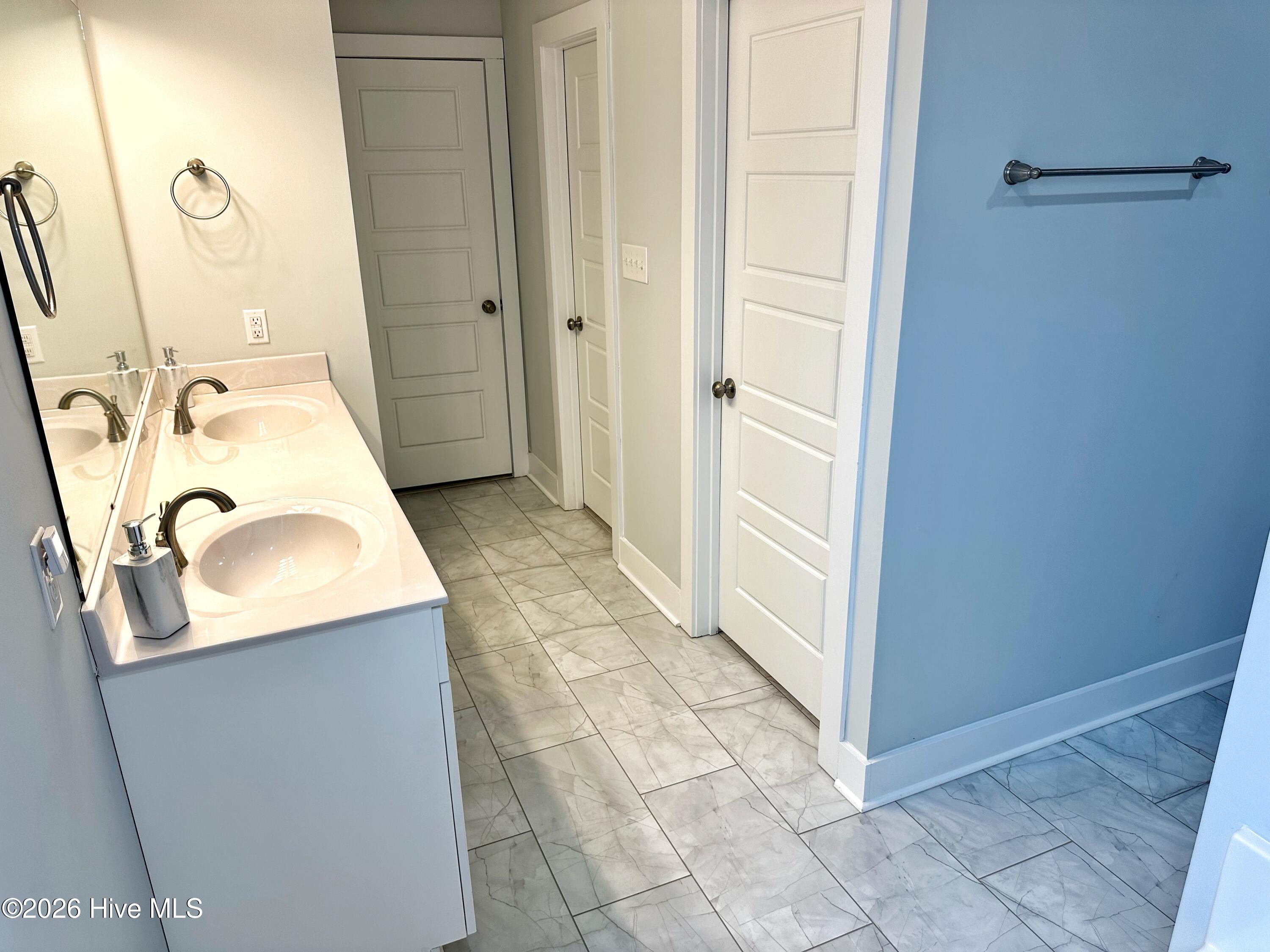 211 Baker Road Hubert, NC 28539 - Photo 35 of 49 Mstrbath(3)