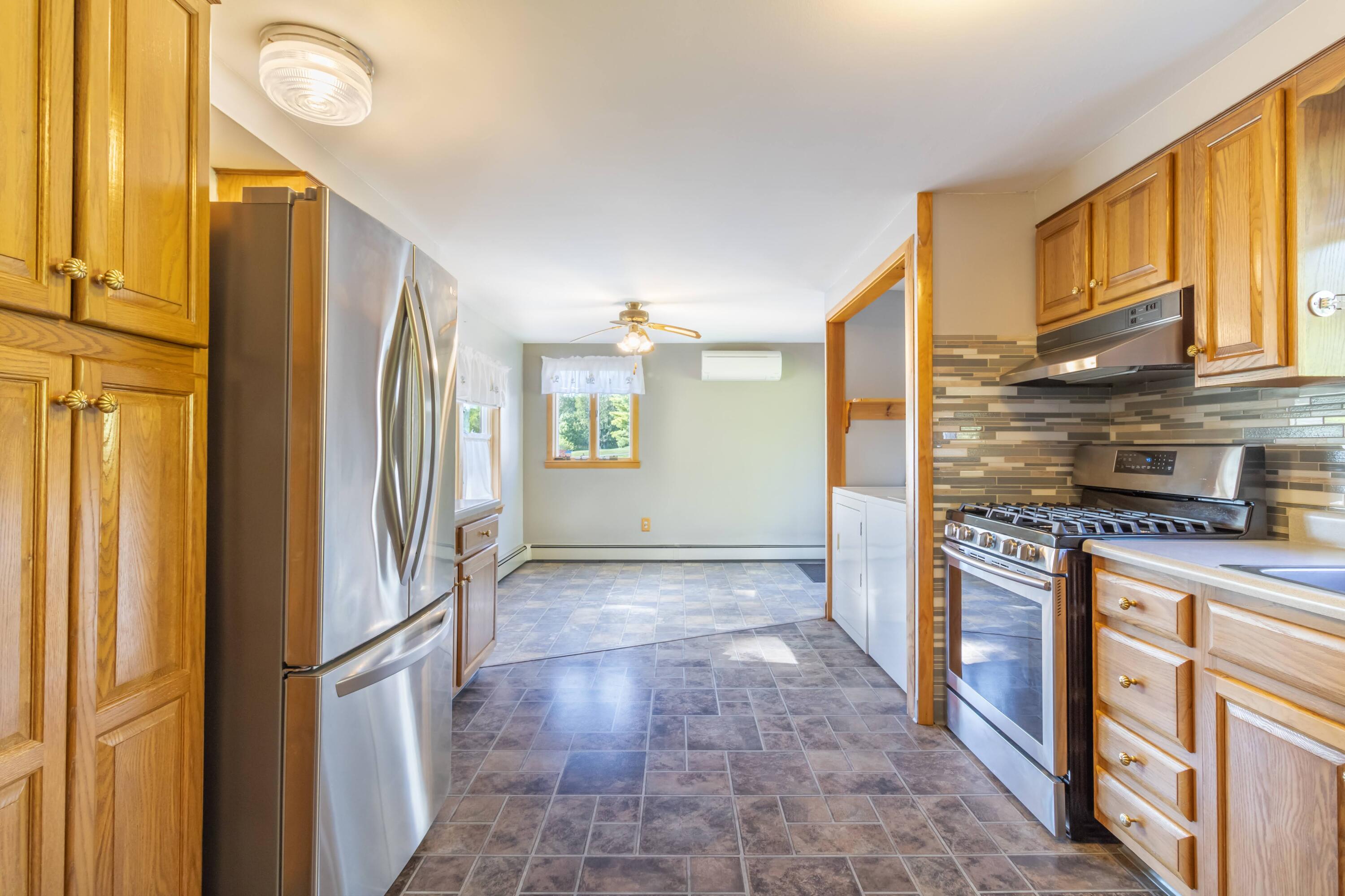 33 Black Road South Searsport, ME 04974 - Photo 18 of 63 33 Black Road South Interiors