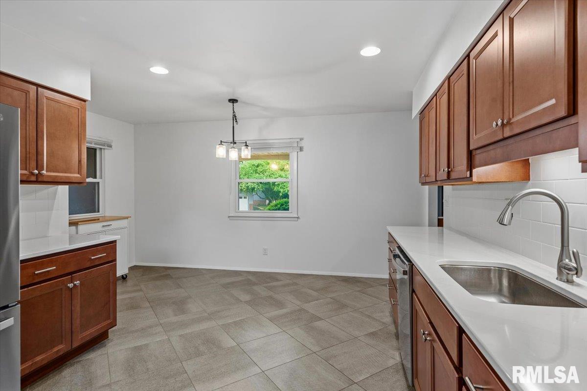124 Nottingham Road Springfield, IL 62704 - Photo 11 of 38