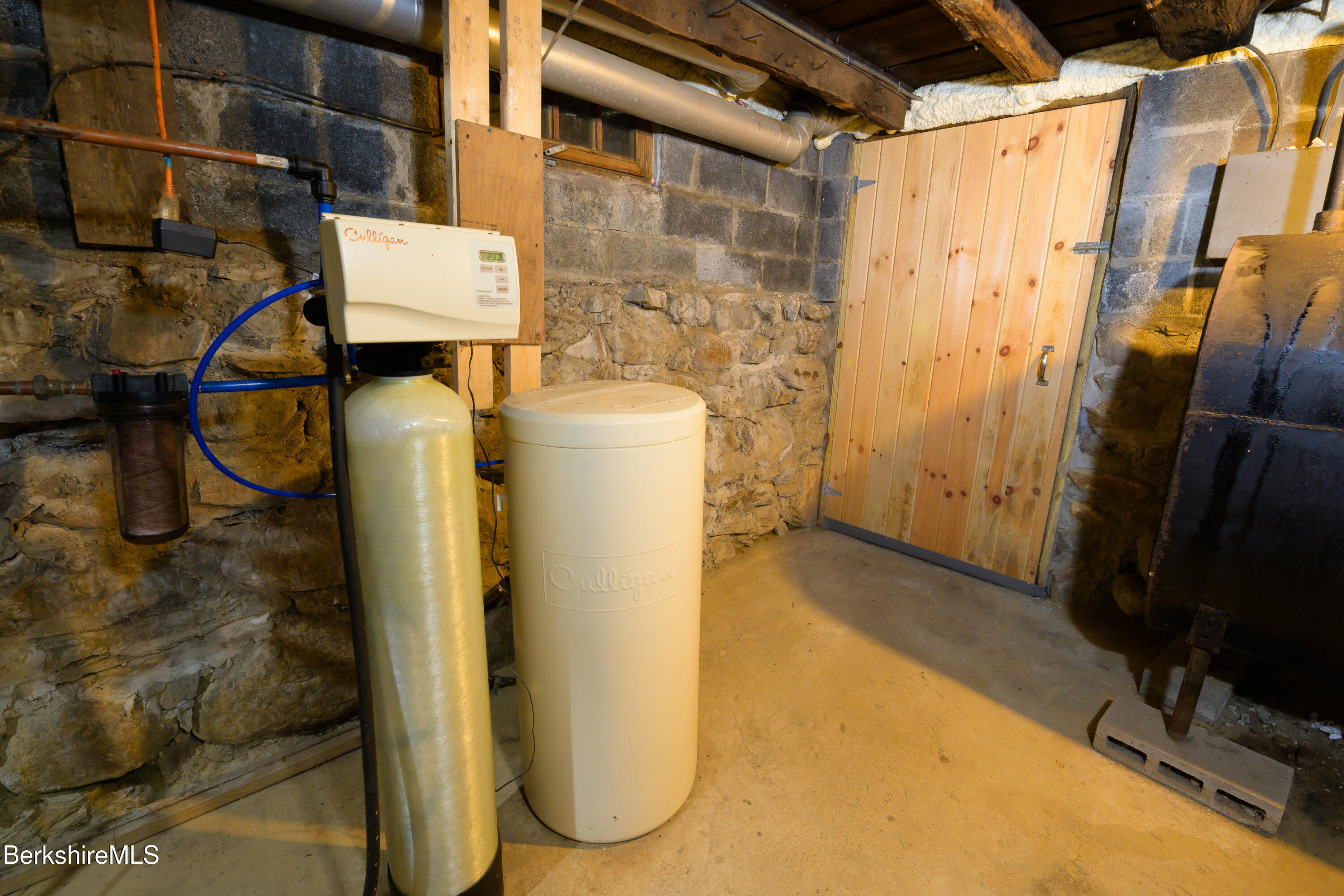 363 Henderson Road Williamstown, MA 01267 - Photo 23 of 24 a utility room with dryer and washer