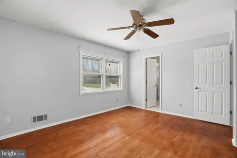 a view of empty room with ceiling fan