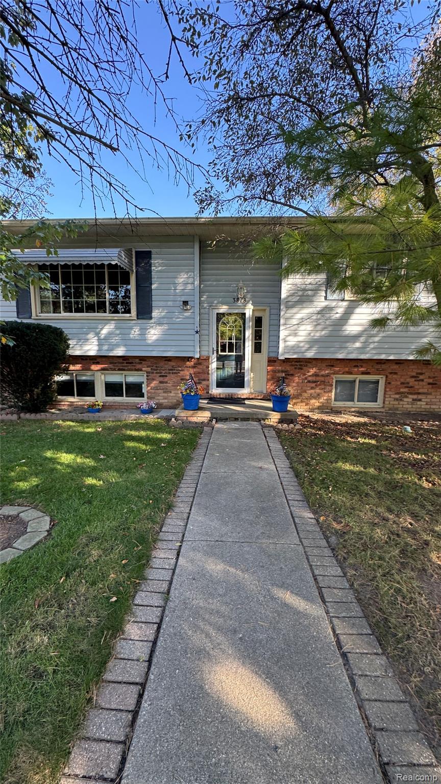 3828 Morgan Road Lake Orion, MI 48359 - Photo 1 of 39 Siding exterior with brick lower facade