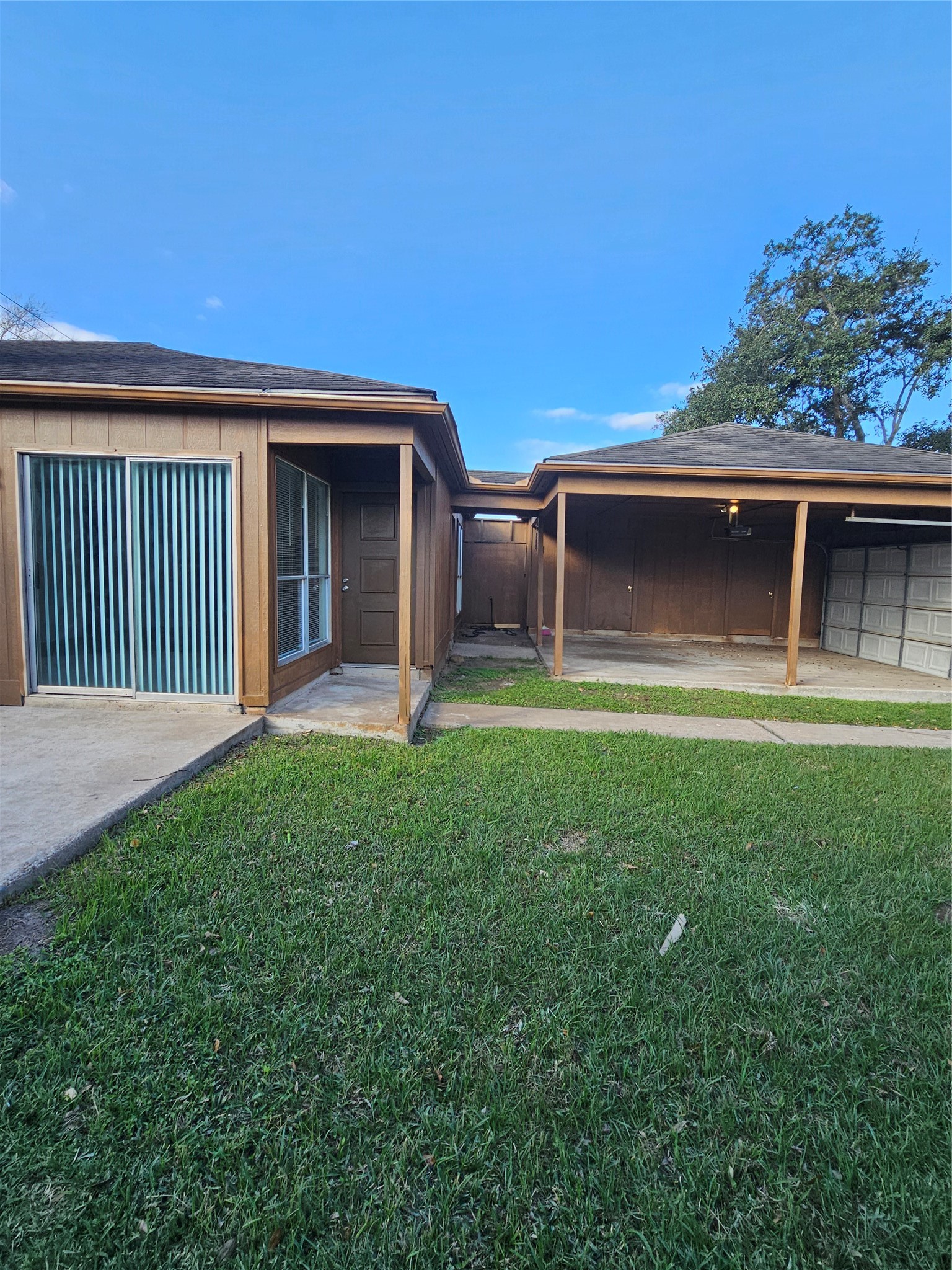 8151 Misty Ridge Lane Houston, TX 77071 - Photo 8 of 15 a house view with a garden space