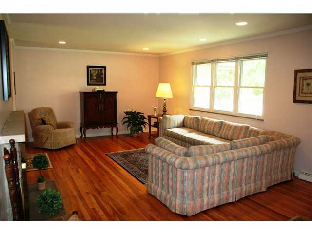 4121 Mountview Road Columbus, OH 43220 - Photo 4 of 25