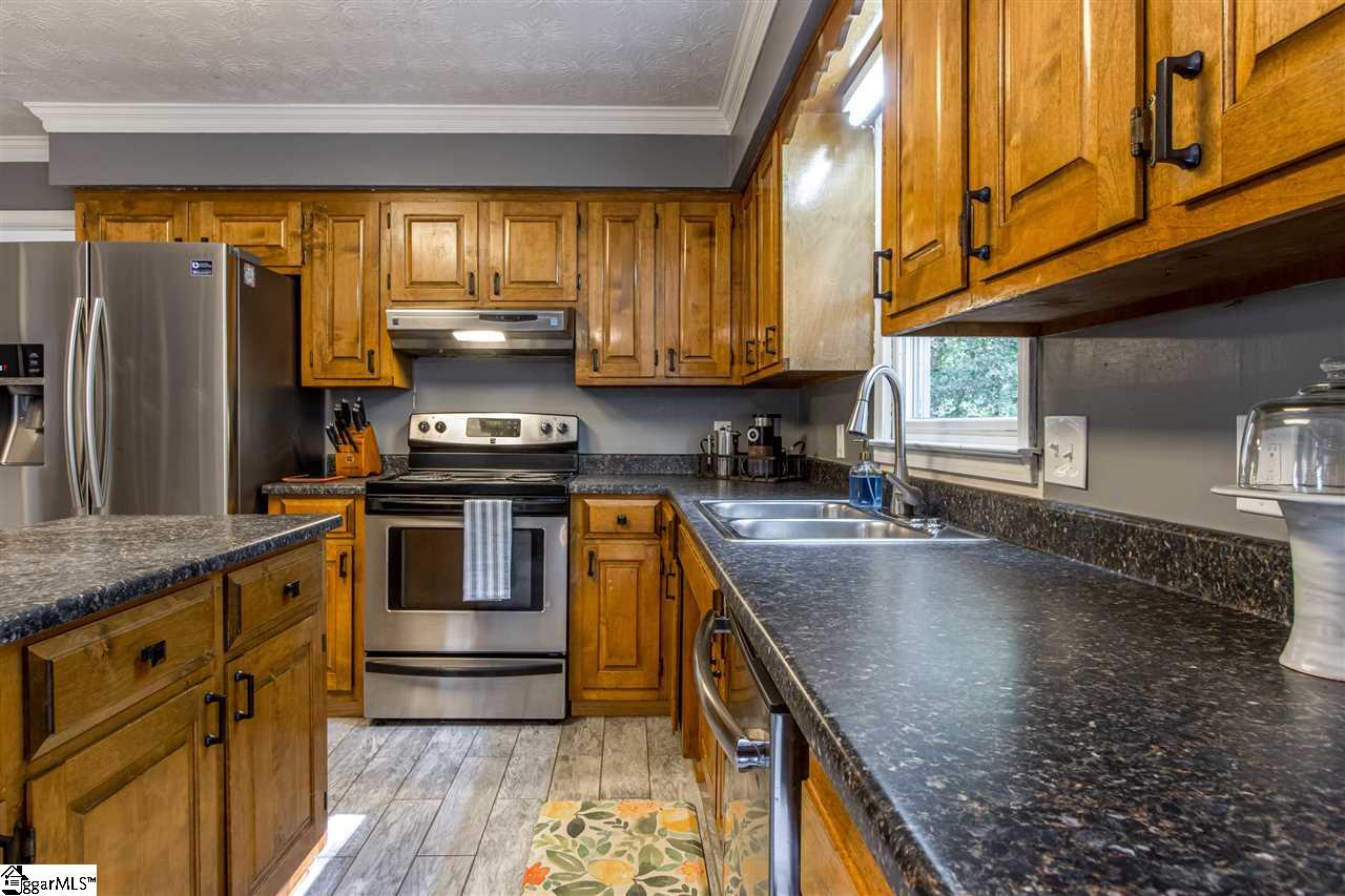 815 Brooks Road Mauldin, SC 29662 - Photo 3 of 35 Gallery Image 3