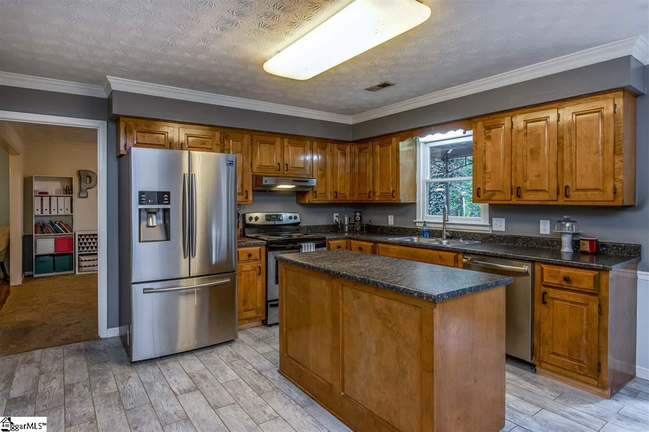 815 Brooks Road Mauldin, SC 29662 - Photo 9 of 35 Gallery Image 9