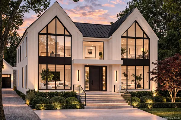 $3,195,000 | 345 The Strand, East Marion, NY 11939